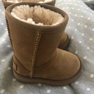 Toddler size 6 waterproof uggs
